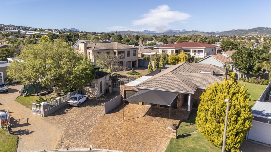 5 Bedroom Property for Sale in De Oude Spruit Western Cape